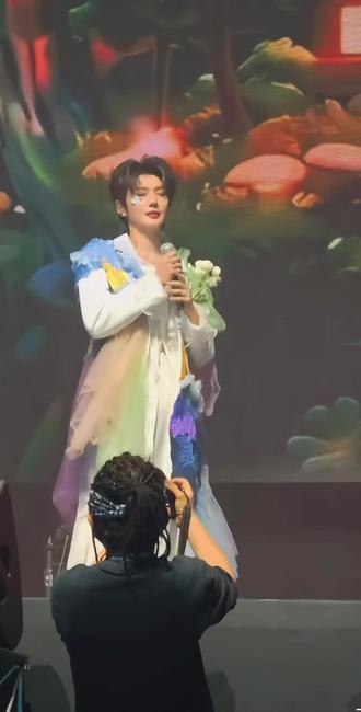 郝熠然新歌《My fondest》普普自己写的歌哦!宝藏男孩!#郝熠然#云熠#云熠星河#云旗郝熠然曼谷演唱会