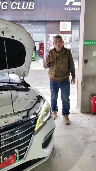 荣威日行灯发黄怎么办?首先我们需要更换led光源和日行灯导管 同时我们也可以避免日行灯发黄 无论什么车子 只要是日行灯发黄 或者日行灯不亮 宝马也好 奔驰也好 都可以联系老张 欢迎咨询 老张都会耐心的一一回复 再次感谢老铁们的支持与厚爱
上海车灯升级1号店也是一家透镜工厂店 我们专业从事汽车灯光升级已有20年左右 包括我们店里的师傅 也有10年左右的一个工龄 对于汽车灯光升级也是相当的专业
推荐1: 天璇星zt3 LED双光透镜远近一体 980元一对 包安装 特点 本透镜比较短 安装方便 更容易安装防尘罩 无需加长罩和延长罩 大大提高了大灯的一个密封度 其次这款透镜远光特别高 在市区开车远光可以秒公交车 如果在国道开远光灯可以秒大货车 专治各种远光不服 适合车型 原车卤素大灯2010左右的车子
推荐2: 天璇星超短款这款透镜 一个透镜里面2个近光2个远光 远近一体的透镜 1380元一对价 包安装 适合95%以上的车型 相比原车卤素大灯 可以提升3-4倍的一个亮度 因为这款透镜超短 也是新能源和原车LED大灯的首选产品 安装简单 方便
推荐3: 天璇星zt8反射小激光透镜 这款透镜近光天花板极的激光 远光也有小太阳 远光中的小太阳也可以照射800米左右 1980一对价 包安装 质保十年 让你买着放心 用着省心 比一般卤素大灯可以提升5-6倍的一个亮度
#荣威i6日行灯发黄怎么办 #荣威ei5日行灯发黄怎么办 #荣威日行灯发黄 #荣威i5日行灯发黄怎么办 #荣威ei5改灯