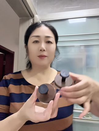 胡桃木纹吸盘旋钮挂钩,强力承重粘胶挂钩#免打孔置物挂钩#木纹吸盘挂钩#免打孔挂钩#粘胶挂钩 #好物推荐🔥