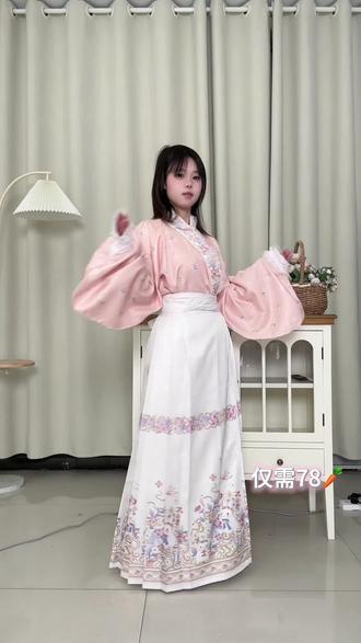 我就这样萌萌的穿这个小裙子#汉洋折衷 #华阙歌 #糖罐匣子 #穿搭教程