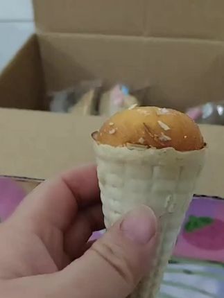 泡吧草莓味冰淇淋蛋糕面包整箱办公室早餐点心零食面包营养健康