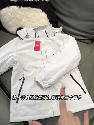 #品质男装 #早秋穿搭 #冲锋衣 户外出行,日常通勤必备的一件衣服可以当三件穿。