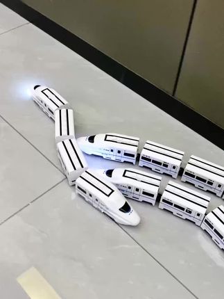 这么多玩具还是电动火车孩子最喜欢,火车碰到障碍物会掉头,特别的有意思#火车玩具 #托马斯小火车 #电动玩具