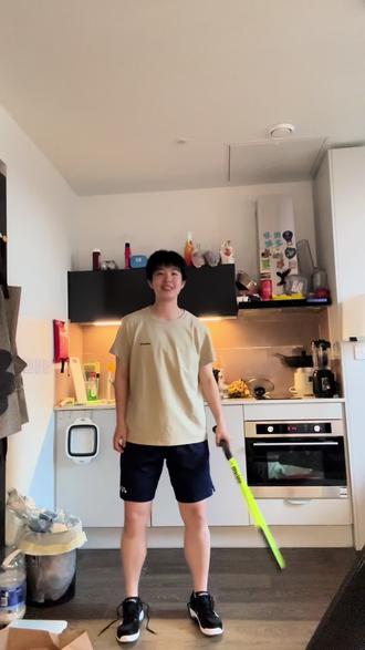 《快递日》 新拍新鞋新补剂都到了 今晚放纵餐也吃了 已经晕碳了 睡个好觉吧 明天又是美好的一天(得肝作业了)
今天又打球了 爽 就是很担心夏天还没到我已晒成黑炭🤢朋友天天喊着要击碎我的网球梦哈哈哈哈 实则每打一次网球就给我爱网球的灶里添了把柴 越来越爱😎
不行了 太困了 今天就先这样吧
#留学 #日记 #碎碎念 #女生 #la