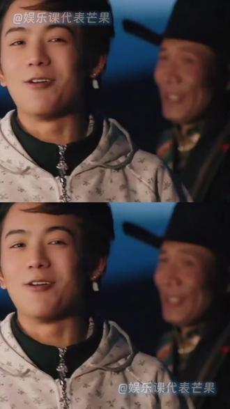 邪恶格桑花在内娱横冲直撞
丁真就这样安慰向佐
向佐:曾志伟老师我共情你了
#丁真 #向佐 #谢霆锋 #搞笑#抽象