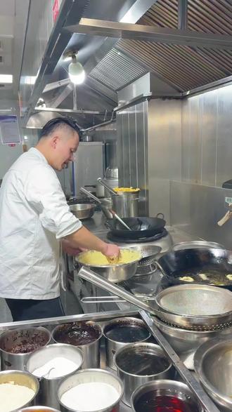 虽然这道菜不是我们江西菜,但是也要把这道菜做好的来。我们江西人开的饭店坚决杜绝预制菜。吃的就是食材的本味,鲜辣味,懂的都懂哈#美食 #餐饮#江西菜 #在他乡江西菜 #同城好店推荐