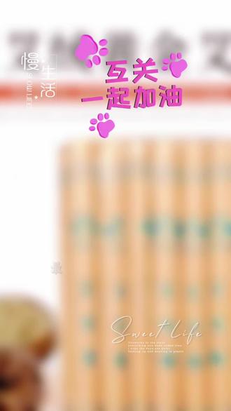 宫寒湿气重艾灸方案(核心:温宫散寒+健脾祛湿)
一、核心穴位组合(精准靶向)
1. 关元穴:脐下3寸(约四指宽),温肾暖宫、调理气血,是宫寒的核心灸穴。
2. 子宫穴:脐下4寸,旁开3寸(子宫对应位置),直接作用于盆腔,缓解宫寒痛经。
3. 阴陵泉穴:小腿内侧,胫骨内侧髁下缘凹陷处,健脾祛湿的“关键穴”,减少体内湿气淤积。
4. 足三里穴:外膝下3寸,胫骨外侧一横指,健脾和胃、增强气血,从根源改善寒湿体质。
5. 涌泉穴:足底前1/3凹陷处,滋阴降火,平衡前四穴的温热,避免上火。
二、操作方法(安全有效)
- 时长频率:每穴10-15分钟,单次总时长30-40分钟,每周2-3次,经期量大时暂停(经期量少、腹痛可灸关元+子宫穴,每穴8分钟)。
- 施灸方式:采用“温和灸”(艾条距离皮肤3-5厘米,固定不动),关元、子宫穴可搭配艾灸盒,方便操作。
- 搭配技巧:艾灸前用热水袋敷腹部5分钟,打开毛孔;灸后用手掌顺时针揉腹3-5分钟,促进寒湿排出。
三、关键注意事项
1. 保暖优先:艾灸时穿宽松保暖衣物,避免腹部、腿部受凉;灸后2小时内不吹风、不洗澡,尤其忌冷水。
2. 饮食调理:术后多喝温水,可吃生姜红枣茶、桂圆等温补食材,忌生冷、西瓜、螃蟹等寒性食物。
3. 体质调整:若艾灸后出现口干、长痘,减少关元、足三里时长(每穴8分钟),增加涌泉穴时长(15分钟)。
4. 坚持周期:宫寒湿气重是慢性问题,连续坚持2-3个月可见明显改善(如痛经减轻、手脚变暖、大便成形)。