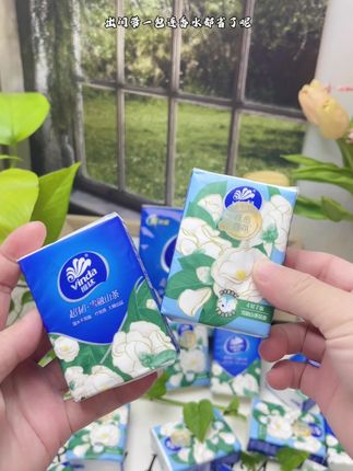 维达太懂我们女孩子了,竟然出了这种可对半撕手帕纸#维达山茶花香可对半撕手帕纸 #手帕纸推荐 #出门必备 #可对半撕手帕纸