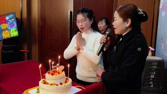 谢谢亲爱的家人,谢谢我的亲朋好友#这样过生日好有仪式感 #相聚时光仪式感不能少 #上热搜 #全家同框最美的时光 #现场即兴真人真唱