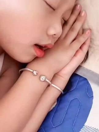 #闭嘴贴 孩子张嘴睡觉要及时纠正 久了会变丑哦 等嘴凸了就不好看啦!一定要趁早改过来#张嘴呼吸会变丑 #你家孩子也这样吗 #好物推荐