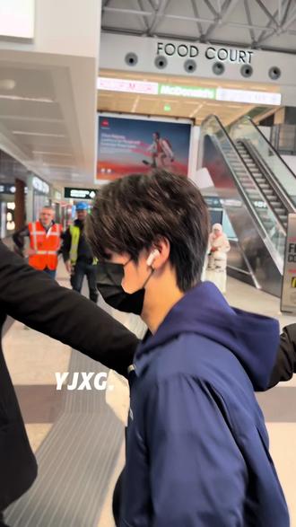 Prada男神回国✈️!#朱志鑫#帅哥#路透#回国