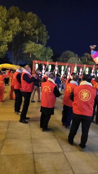 路过看到的,他们说这叫什么罗刹接亲好热闹。