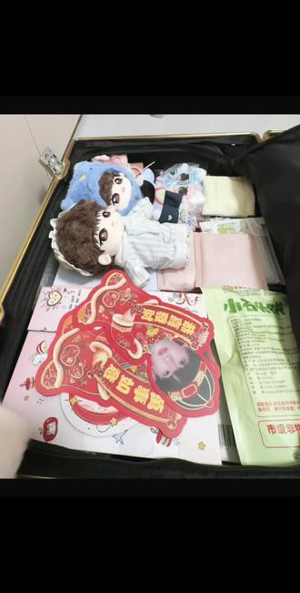 🩵🩷橹穆批回家过年都带了什么😼 想看小卡的老师可以直接划到2:41#橹穆 #周边 #开箱