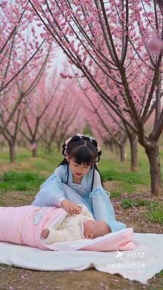 天上仙童落人间
是姐姐,也是一生的守护者
愿你一生被温柔以待
我陪你长大,你伴我岁岁年年
#仙侠姐弟 #治愈系短片 #姐姐弟弟 #萌娃仙侠