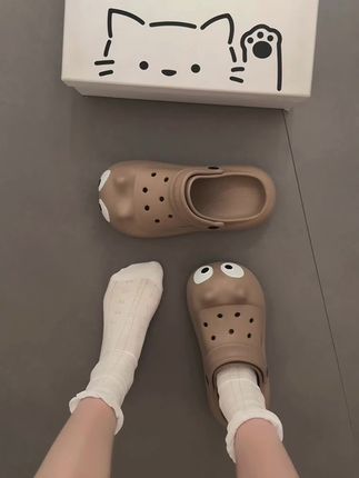 好可爱的大眼猫洞洞鞋!美拉德色也太绝了吧! #宝藏鞋子推荐 #洞洞鞋 #可爱洞洞鞋 #洞门永存 #洞洞鞋女