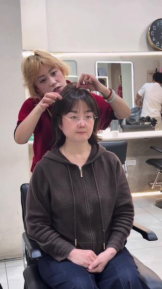 #创作者中心 #创作灵感 #减龄翘翘发 仿佛一切都在变好,加油向前看#咸阳同城热点资讯 #咸阳最火女托尼