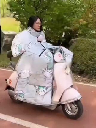 电动车挡风被冬季加厚防水加绒防晒电摩托车防风四季通用新款#斗篷电动车挡风被 #挡风被 #好物推荐🔥