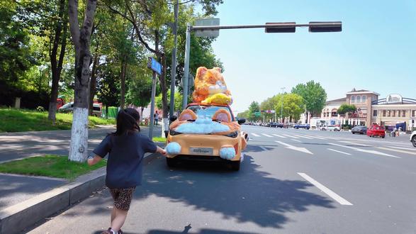 龙猫巴士照进现实?人类幼崽的梦中情车! #橘猫巴士#萌宠友好车型#宫崎骏的龙猫巴士照进现实#女生的梦中情车 #凯翼拾月max