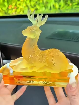 有车的朋友请看看这款琉璃香水摆件,整体做工精美,还搭配专属精油,车内清香,送礼自用都很合适。#摆件 #香水摆件 #车载摆件 #汽车好物 #车载好物