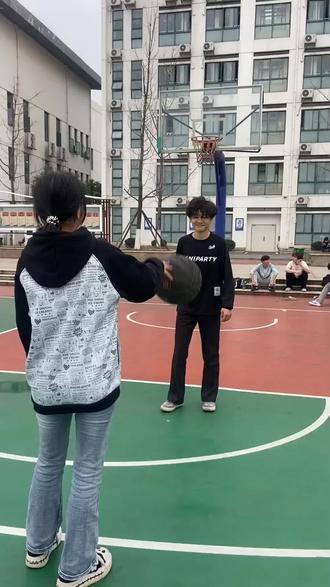 单挑就得开广角!#篮球女孩 #干就完了 #热点