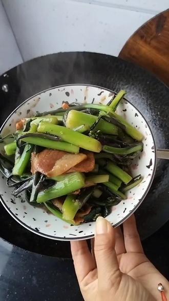 #湖北菜传统特色菜 #洪山菜薹 #家常美食
高端的食材往往只需要简单的烹饪#爆炒菜心做法
湖北人的乡愁