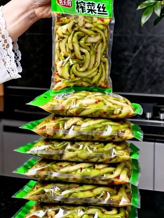 鲜脆榨菜丝!精选鲜脆原料,微辣轻调味,脆嫩爽口不呛喉。作为佐餐咸菜,开味解腻超下饭,无论是配白粥、拌面条还是搭米饭,一口便唤醒味蕾,日常餐桌常备之选。茗天府这款微辣榨菜丝,贴心去皮处理,口感更显爽脆细腻。咸香中带着淡淡辣意,清爽不重口,既是开胃咸菜,也是百搭下饭菜,简单配餐就能让寻常饭食更有滋味。#超便宜超划算 #下饭菜 #榨菜 #太好吃了#榨菜肉丝