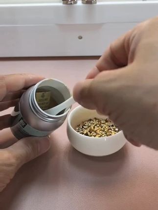 养鸟一定要驱虫,这个驱虫剂很简单,直接拌在鸟粮里或泡水喝都可以,驱虫之后的鸟宝爱吃饭,不啄羽#鹦鹉驱虫#鹦鹉日常#养鹦鹉新手#鹦鹉小白#手养牡丹鹦鹉@DOU+小助手 @DOU+好生意