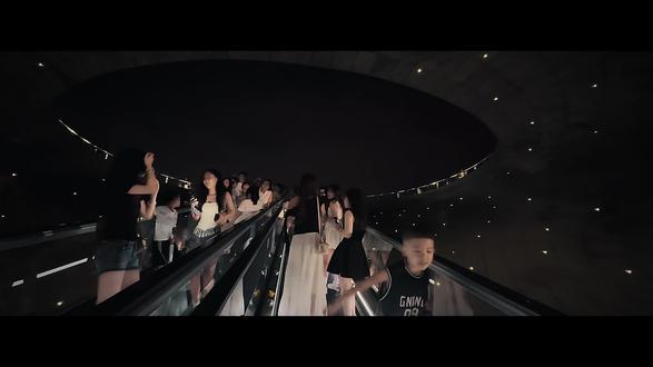 我没有被谁好好爱过,所以只要有人对我好一点点,我就以为遇到了对的人#inmyfeelings #情绪短片 #拍出电影感 #青年创作者成长计划#抖音摄影美学大赏