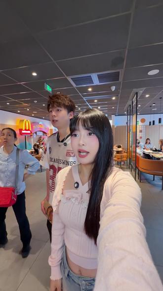 麦当劳和星星人联名啦!不到20拿下和星星人联名套餐划算哭#麦当劳六一 #喜欢您来玩 #麦当劳星星人 #长长长深海鳕鱼堡 #星愿薯饼