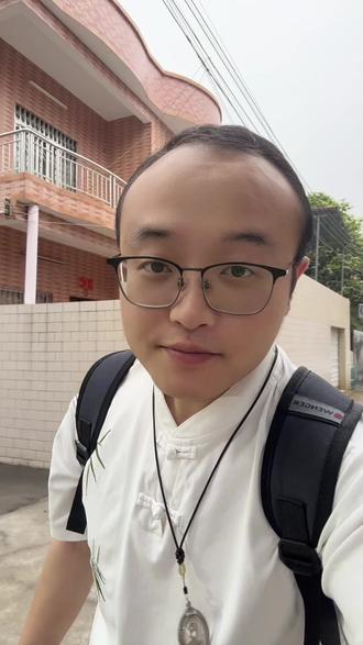 华为智驾公开赛第三天,广州 19km 全程0 接管。
上下班途中一键启动,开启座椅按摩,听着音乐,真是一种享受。#华为乾崑智驾公开赛 #猛士m817