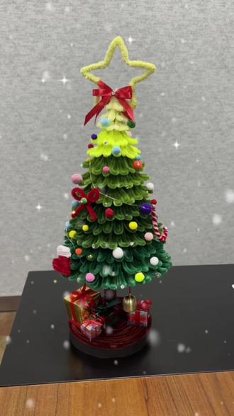 扭扭棒制作圣诞树 简单教程来啦#手工diy #创意手工 #扭扭棒手工 #圣诞树