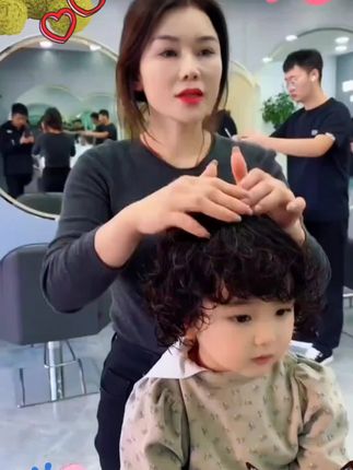 小十三到店里来做头发了#骗你生女儿 #小十三被宠