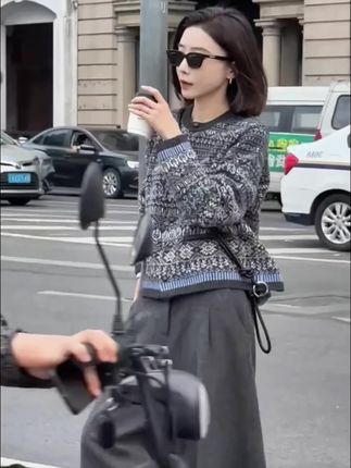 哪怕此刻迷茫也没关系,就像月亮也有阴晴圆缺,调整好状态,下一站总会有新的光亮。#dou上热门 #热点#女装 #女装新品日 #抖音小助手