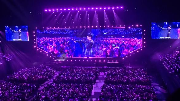 “给你的爱一直很安静”
#en王翊恩 #王翊恩南京演唱会 #演唱会现场