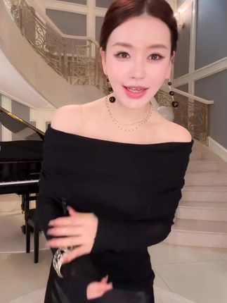 #高级感穿搭 #秋季新品 #显瘦上衣 #一字肩上衣 #谁穿谁好看