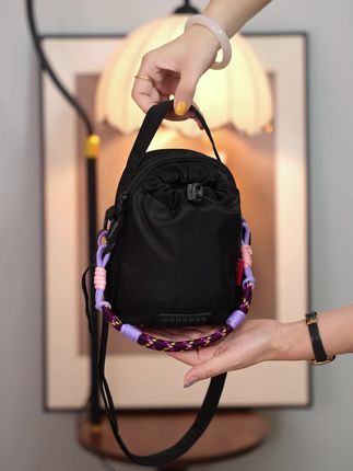 这款包包时尚又百搭,特别漂亮,夏天出门背它就够了! #包包推荐 #百搭包包 #女包 #包包 #新款包包