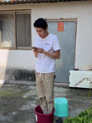 终于找到了一个能让家人天天洗脚,泡脚的桶了!它的底部还有按摩颗粒,可以很好地给脚底按摩,而且容量也很大#泡脚桶#泡脚