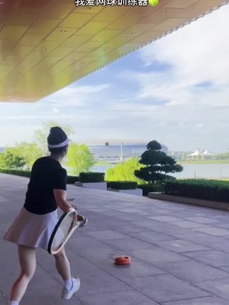 打了两周瘦了12斤。#户外运动 #网球训练器推荐