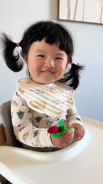 谁能拒绝她要抱抱呢😆#亲子日常 #晒出越养越上头的人类幼崽 #我的小萌娃 #一岁宝宝 #骗你生女儿