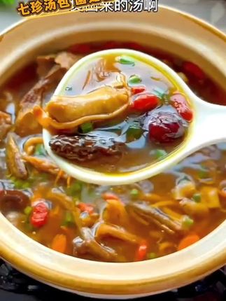 菌菇排骨汤天气渐凉,我每周都会给家人安排这个菌菇排骨汤,鲜甜美味又营养#美食推荐 #为你煲汤 #菌菇汤包 #美食 #小田姑娘菌菇汤包