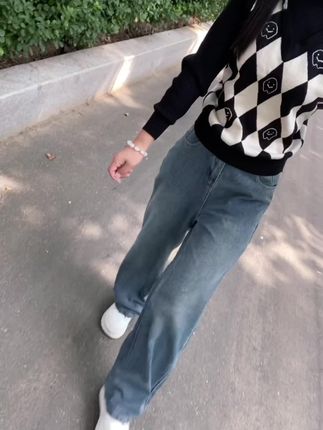 眼中的漂亮小姐姐,所以要好好爱自 己,你就是限量版,是珍贵,也是顶配#格子上衣#撞色拼接#秋冬款#秋季新品@抖音小助手 @DOU+小助手 @抖音创作小助手 @抖加小助理