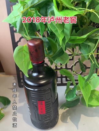 家人们!泸州老窖三人炫,经典佳酿,酒香超浓郁,口感丰富,喝一次就爱上,安排~#酒水 #抖音推广 #酒文化 #酒友 #老酒