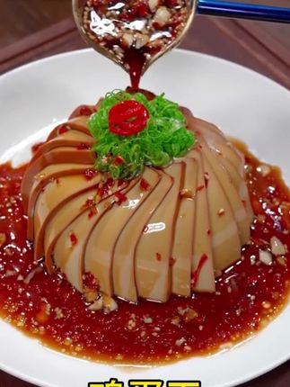 我家一周吃八次的#鸡蛋干,拌着吃炒着吃都好吃。我妈说加点瘦肉豆芽一起炒,每次都不够吃。#家常菜 #凉拌菜 #好吃到停不下来 #美食
