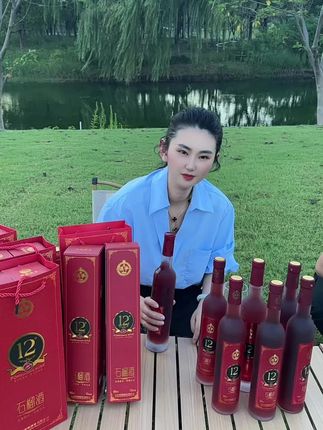 云南石榴酒,酒度12度,不苦不涩微微甜,果香浓郁#石榴酒 #果酒