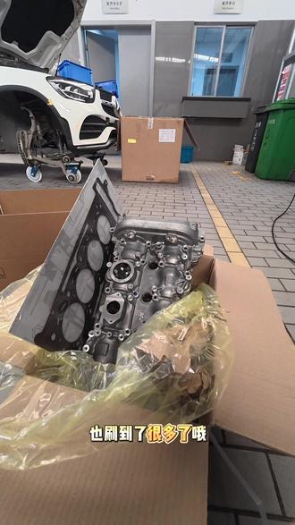 M264发动机更换缸盖,顺便分享一个注意事项……#奔驰 #每天一个用车知识 #酒泉修奔驰
