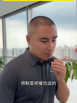 最近餐饮店厨房直播挺🔥,但是必须要注意以下7点,才能把厨房直播给真正做好。这条视频纯干货,教会你如何在厨房正确直播。建议收藏