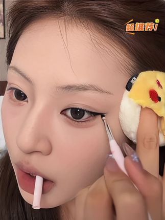 自带刀锋刷的胶笔能有多好用手残党也能画出完美眼线的秘密就是它#眼线胶笔 #好物分享#防水防汗不晕染 #自用好物推荐 #平价好物