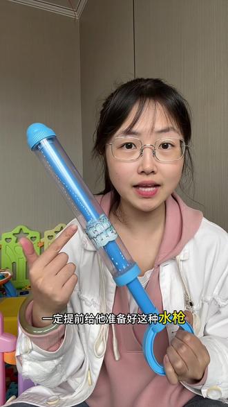 没有哪个小孩能拒绝这么好看的#烟花水枪 吧#儿童玩具 #玩水