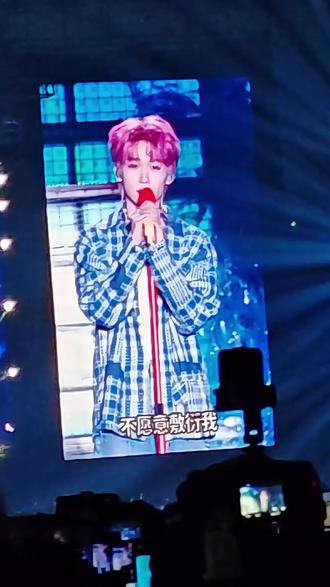 听到这首歌差点没绷住😭#梓渝 #游点意思 #演唱会 #贵阳演唱会