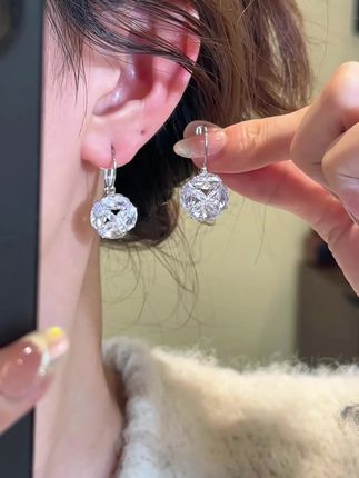 爆闪的#耳环 #耳环搭配 #小众设计感